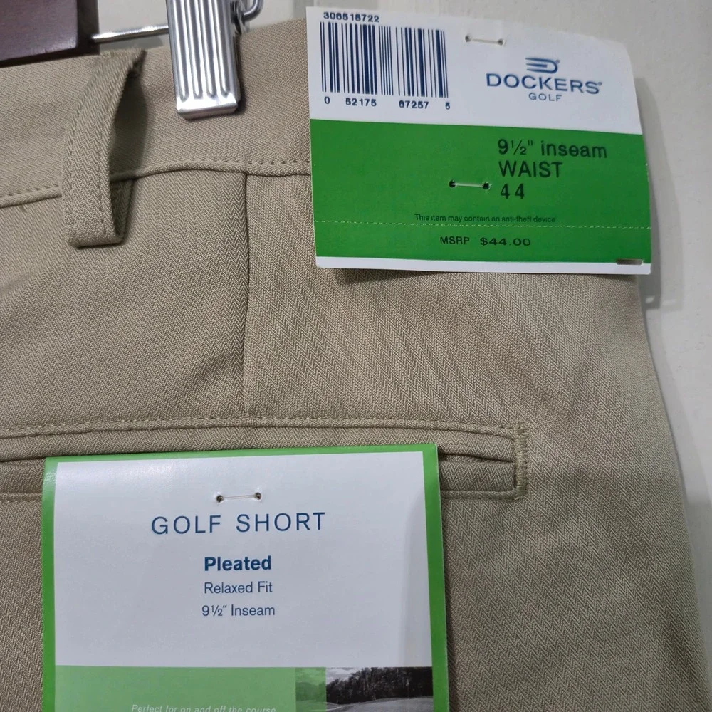 Dockers Golf Mens Tan Khaki Pleated Relaxed Fit Shorts 44 9.5 Inseam NWT
